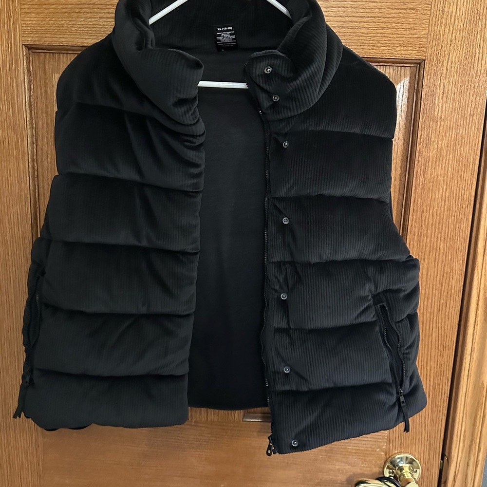 Avia Black Quilted Vest